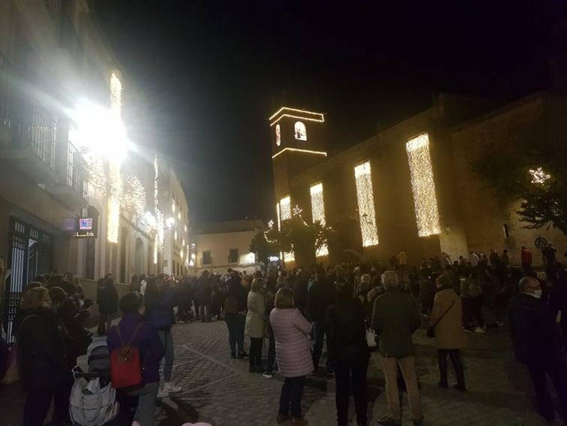 Muchos arroyanos se congregaron para ver el encendido.