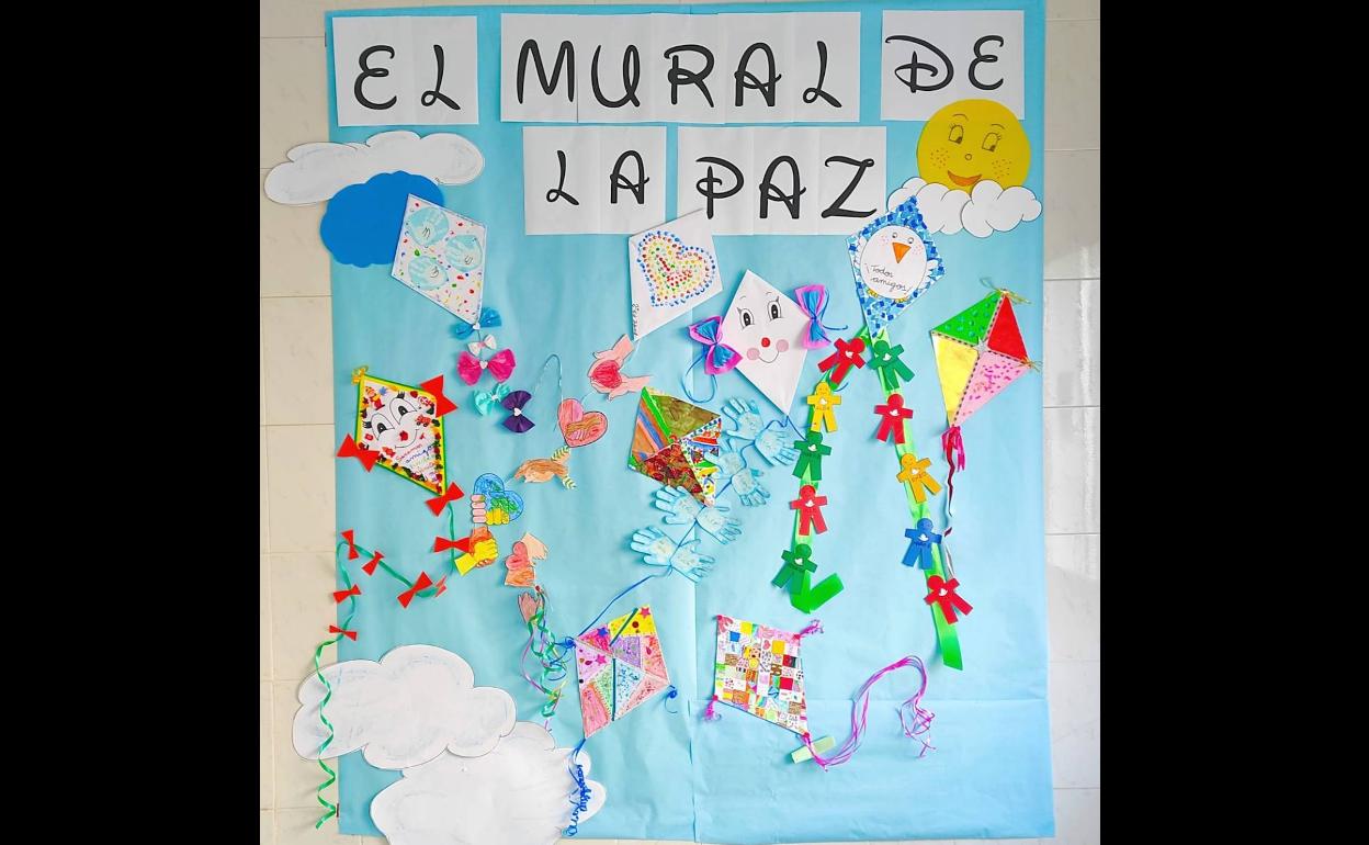 Mural realizado por los escolares para conmemorar esta fecha. 