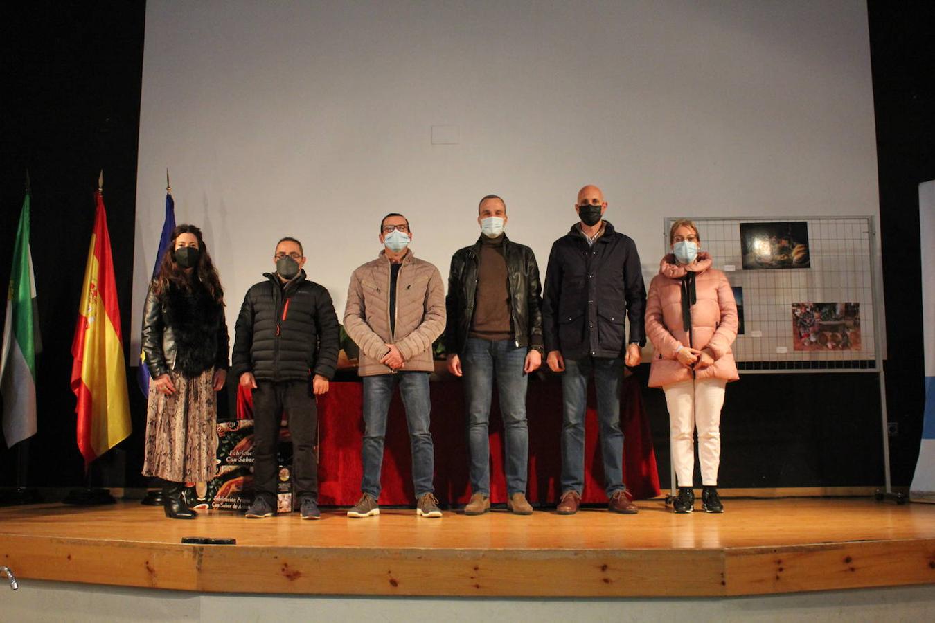 Premiados en el VII concurso fotográfico con las autoridades.