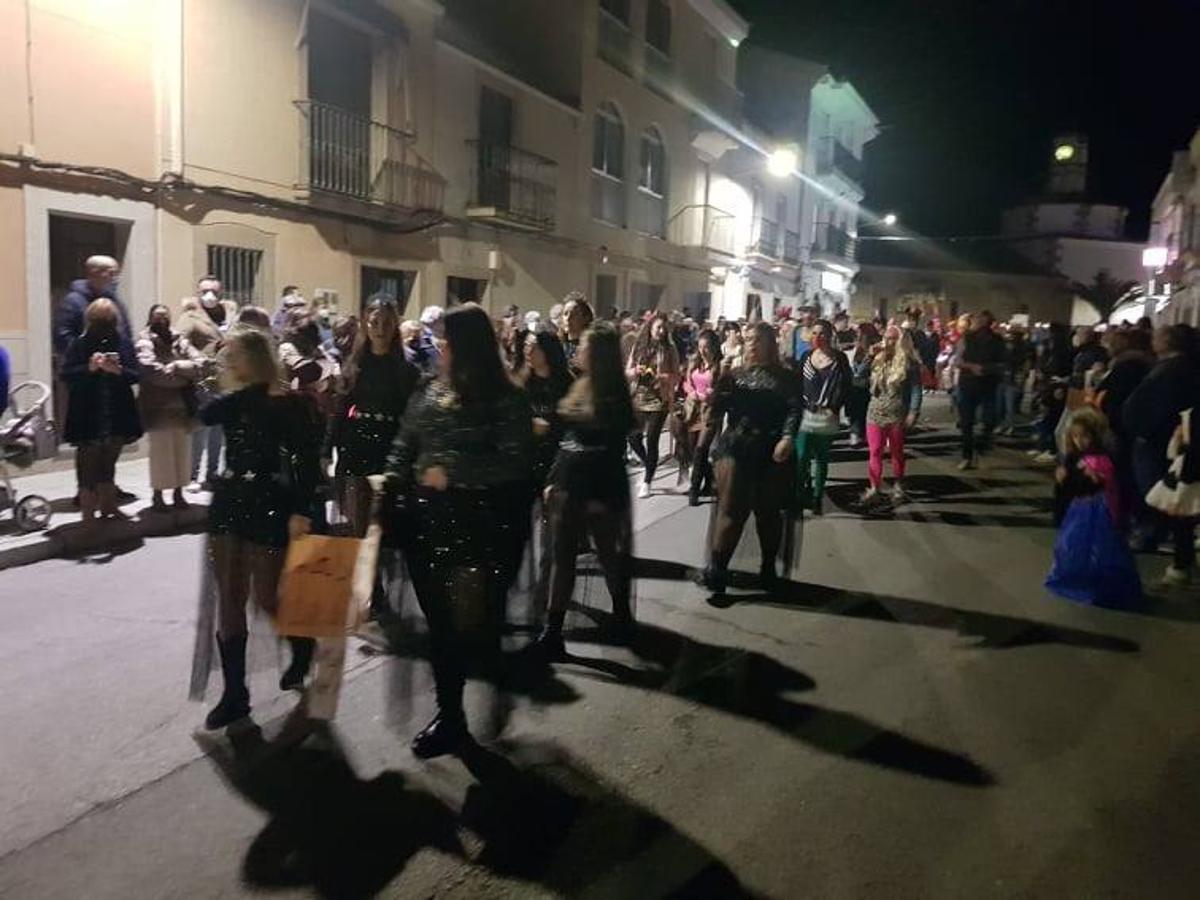 Desfile de adultos.
