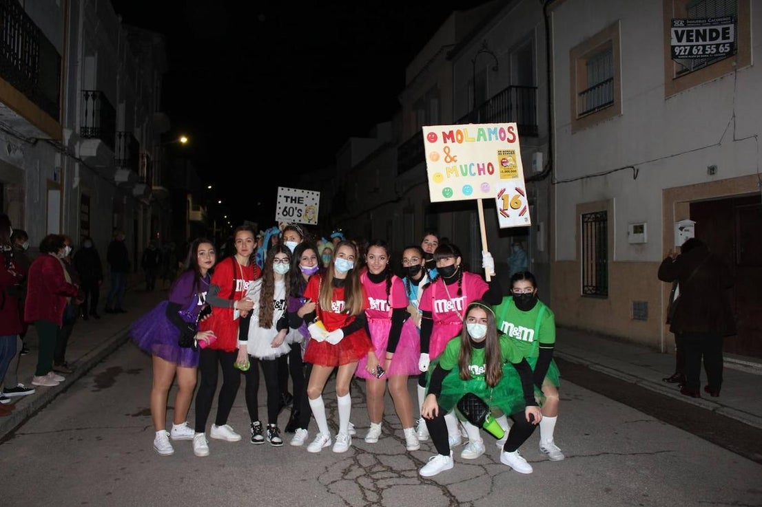 Desfile de adultos.