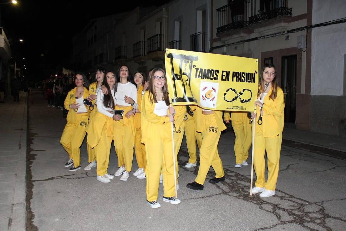 Desfile de adultos.