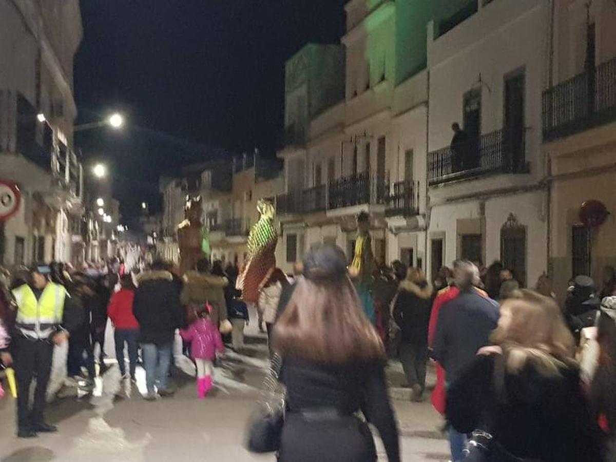 Los cabezudos encabezaron el desfile del sábado.