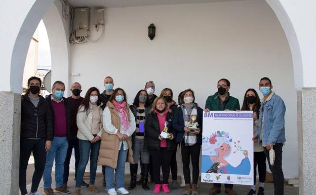 Imagen principal - El Ayuntamiento de Arroyo de la Luz se suma a los actos del Día de la Mujer de la Mancomunidad Tajo-Salor