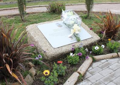Imagen secundaria 1 - El Ayuntamiento arroyano rinde homenaje en el segundo aniversario del inicio de la pandemia