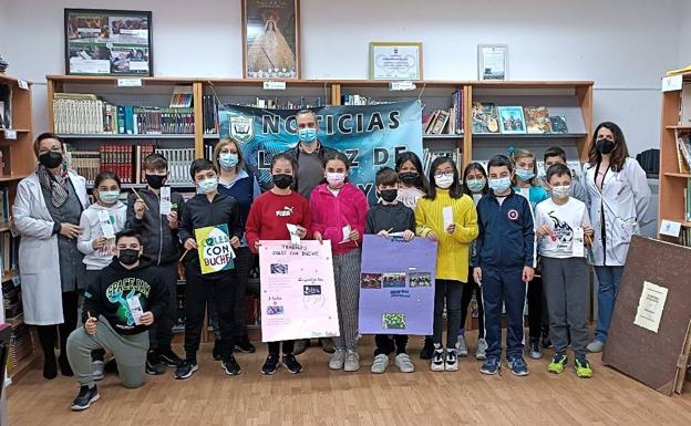 Imagen principal - Entregados en el CEIP Ntra. Sra. de la Luz los premios del II Concurso Escolar 'De las Huertas Arroyanas a Fiesta Gastronómica'