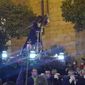 Imagen secundaria 1 - Arroyo sale para la procesión del Jueves Santo