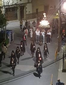Imagen secundaria 2 - Los arroyanos acompañan las procesiones del Viernes Santo