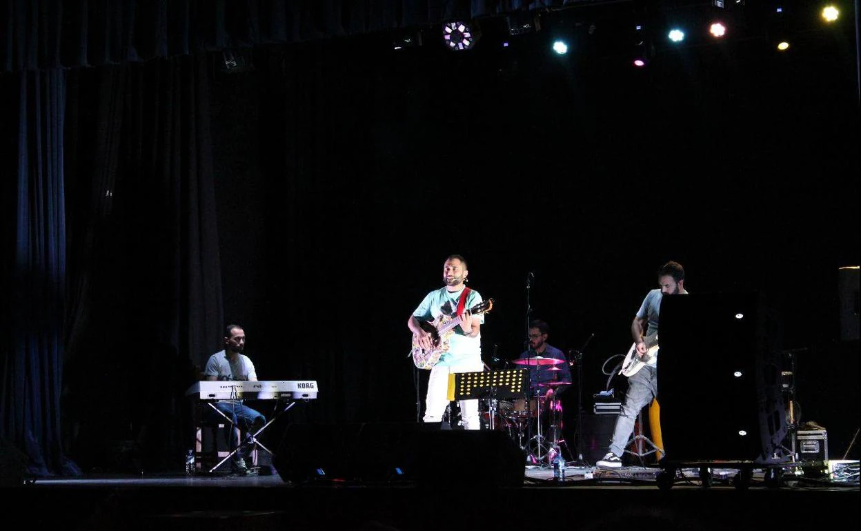 Aurelio Gallardo en el Cine-Teatro de Arroyo de la Luz. 