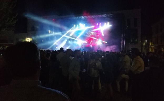 Imagen principal - Sábado de música en Arroyo de la Luz