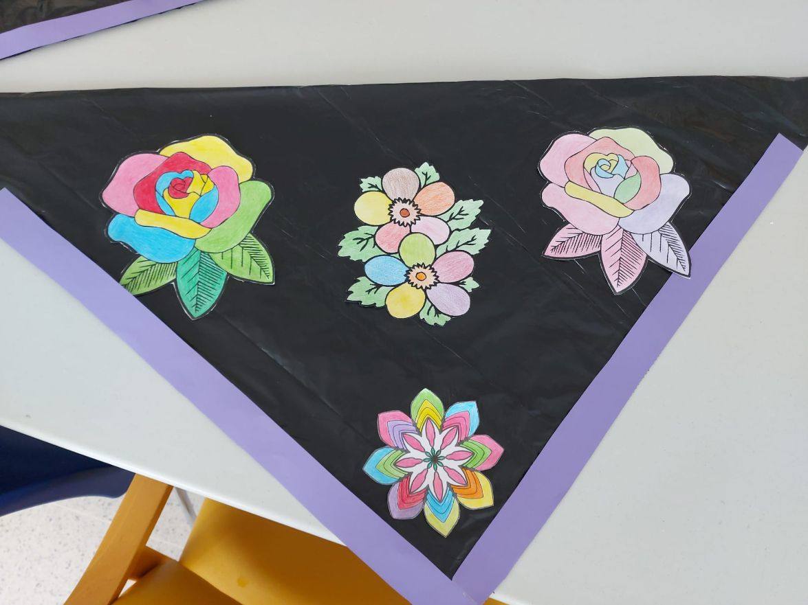 Imagen secundaria 1 - Los mayores y pequeños de la localidad preparan la llegada de la Patrona