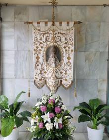 Imagen secundaria 2 - Los arroyanos arropan a su patrona durante la bajada