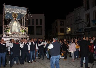Imagen secundaria 1 - Arroyo llenó La Corredera para despedir a la Virgen