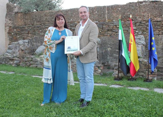 Foto de familia premiados y autoridades. 