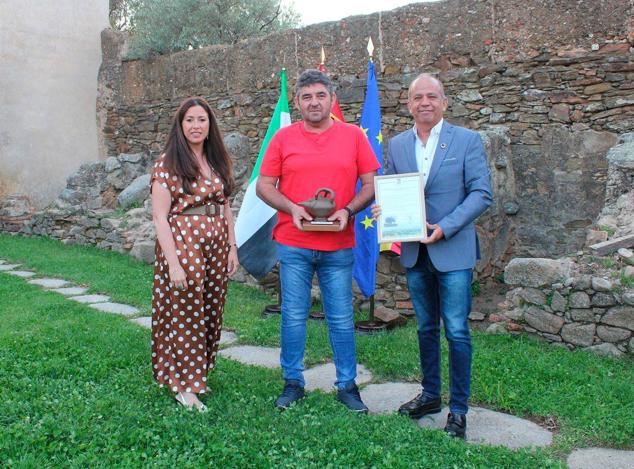 Premio local asociación Galguera ‘Los Campos’, recogió el premio su presidente Feliciano Cabezas Caballero.