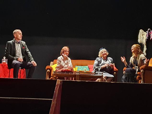 Fuera de concurso, Busilis Teatro representó 'Un espíritu elemental', para abrir el certamen. 