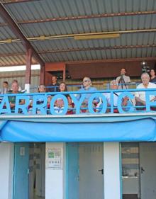 Imagen secundaria 2 - El amistoso entre el Arroyo CP y el CP Cacereño inauguró el nuevo césped del Municipal
