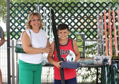 Imagen secundaria 1 - Arrib, entrega del primer premio. Debajo, a la izquierda entrega del segundo premio y a la derecha entrega del tercer premio. 