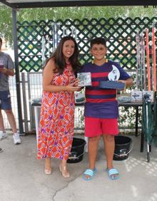 Imagen secundaria 2 - Arrib, entrega del primer premio. Debajo, a la izquierda entrega del segundo premio y a la derecha entrega del tercer premio. 