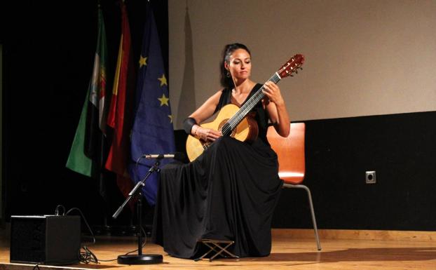 Imagen principal - Grandes guitarristas participaron en el ciclo de conciertos del Festival Internacional de Guitarra de Arroyo de la Luz