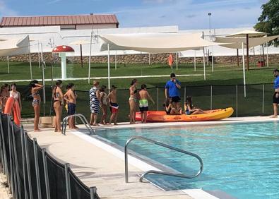 Imagen secundaria 1 - Los arroyanos se despiden de la temporada de baños