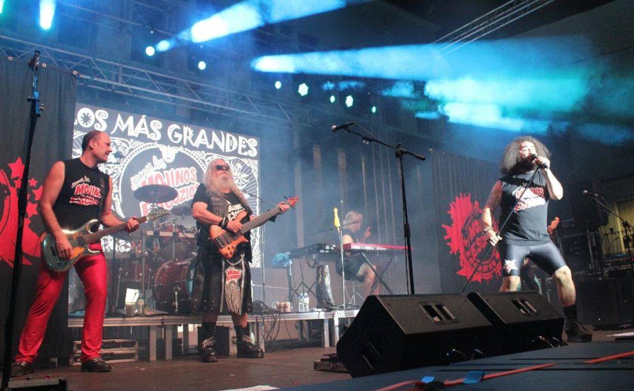 Los Mojinos Escozíos en Arroyo de la Luz. 