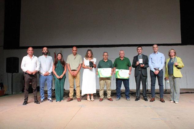 Galardonados con la medalla y aoturidades.