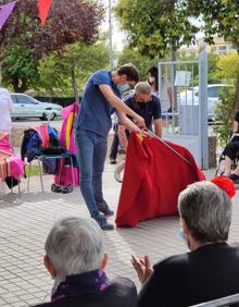 Imagen secundaria 2 - Los mayores han disfrutado de la Feria de Septiembre con el Festiva Resi 2022