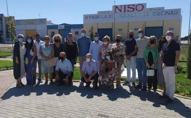 Imagen principal - Ofrenda en el Parque del Recuerdo tras el concurso. 