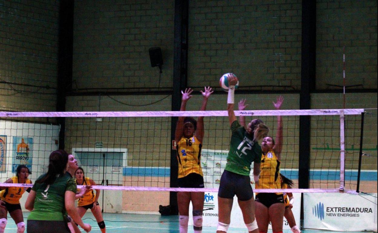 Ataque de Isa Espino por zona '2'. 