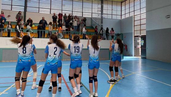 Las infantiles del voleibol arroyano se clasifican para la semifinal