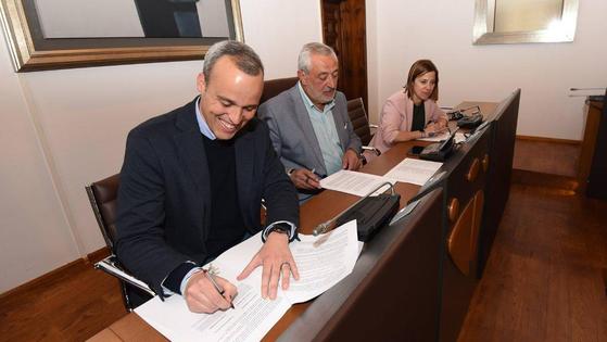 La Diputación de Cáceres firma convenios con las Fiestas de Interés, entre ellas 'El Día de la Luz'