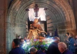La Piedad saliendo de la iglesia.