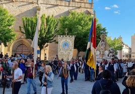 Un gran número de arroyanos volvieron a acompañar a la Virgen en su regreso a su ermita.