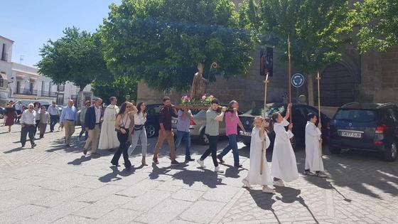San Gregorio, patrón de los arroyanos, procesiona por las calles de la localidad