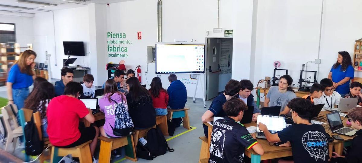 Alumnos del IES Hernández Pacheco de Cáceres visitan el Circular Fab de Arroyo de la Luz