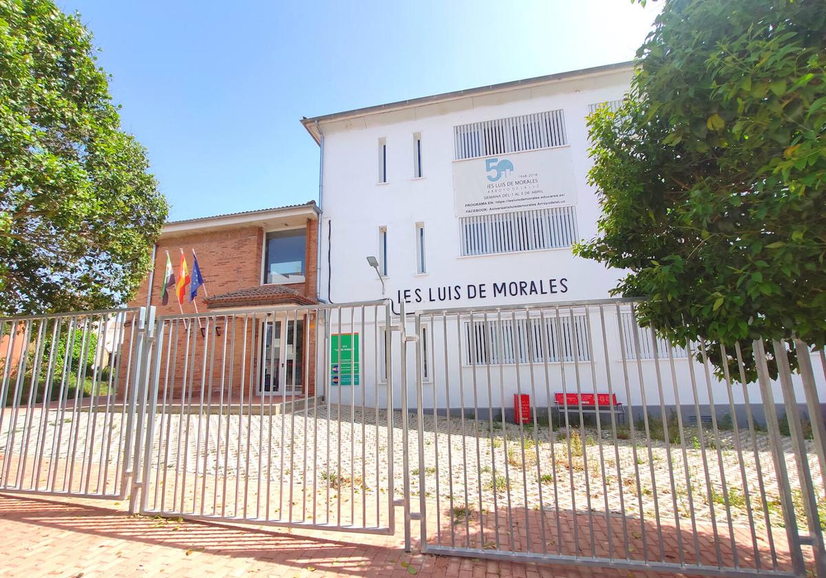 El IES Luis de Morales entrega 605 euros a la AECC
