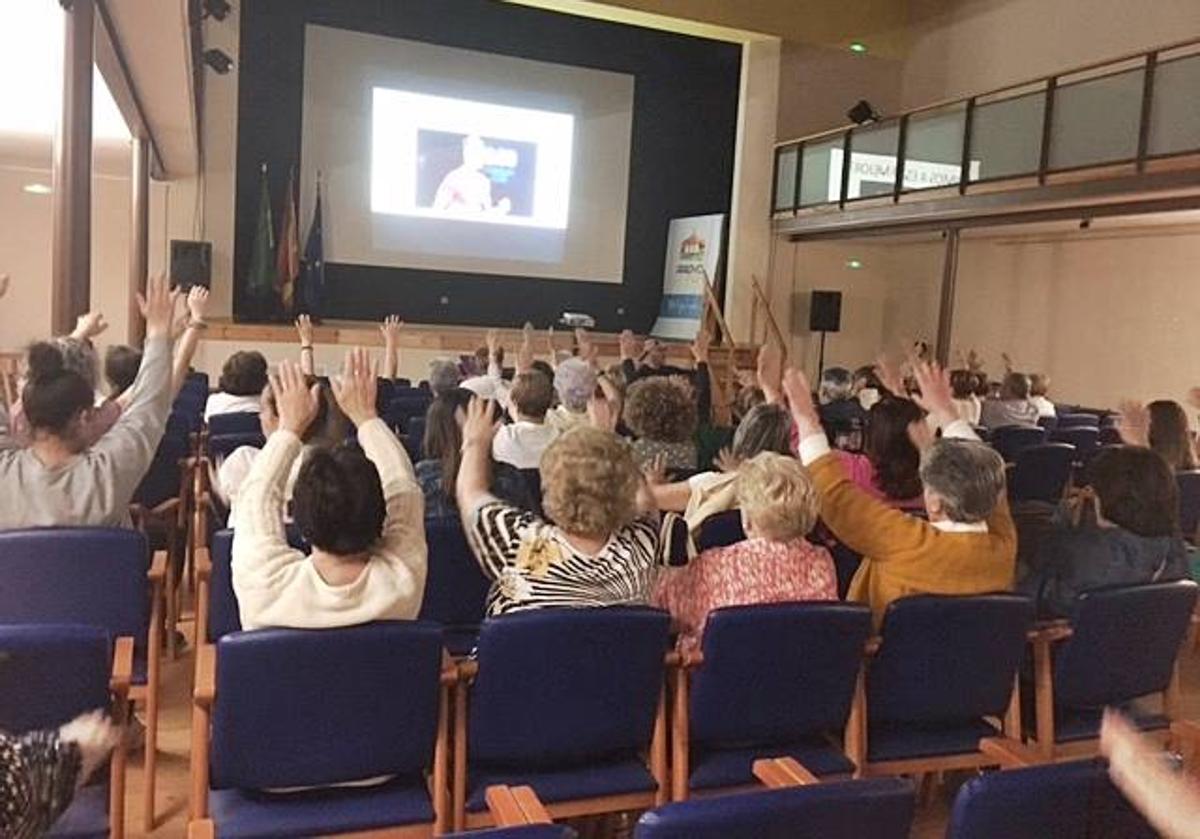 Gran participación en la dos sesiones de las jornadas 'Estamos Contigo 016'