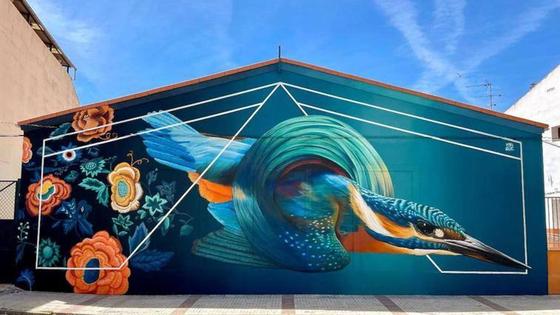El mural del martín pescador de Arroyo de la Luz, candidato a estar entre los mejores del mundo del mes de mayo