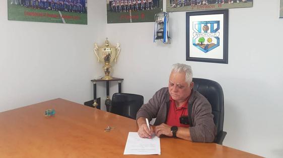 Emilio Pajares dice adiós a la presidencia del Arroyo CP