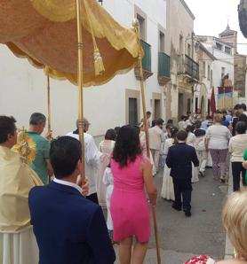 Imagen secundaria 2 - Arroyo de la Luz celebra el Corpus Christi