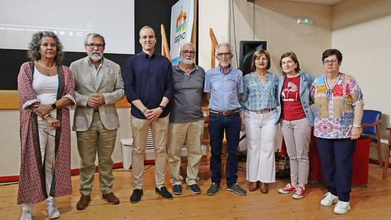 Pedro Pastor, presidente de la Junta Provincial de la AECC, imparte una charla sobre el cáncer de piel