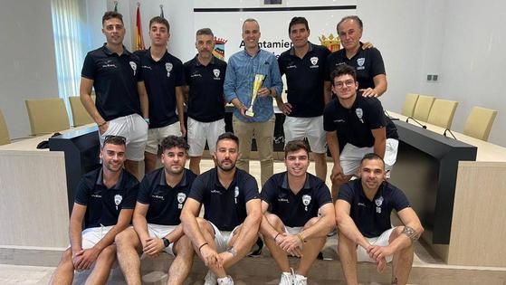 El equipo de fútbol sala es recibido en el Salón de Plenos del Ayuntamiento