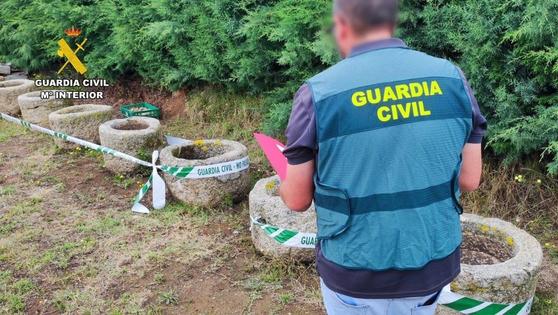Detenidas 3 personas por robar 15 pilas de granito en una finca en Arroyo de la Luz