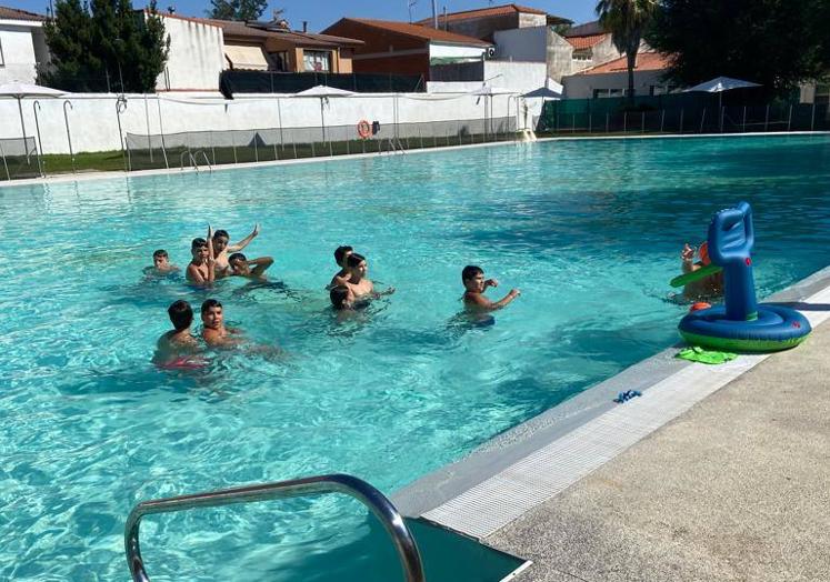 Imagen principal - Finaliza la primera semana del Campus de Baloncesto con 45 niños inscritos