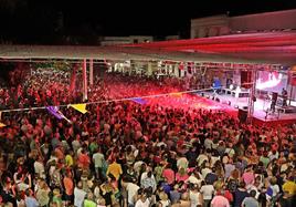 Más de 4.000 personas disfrutaron de la Noche Hawaiana arroyana