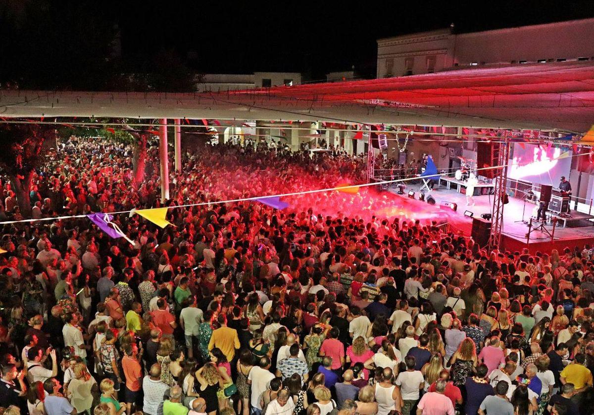 Más de 4.000 personas disfrutaron de la Noche Hawaiana arroyana