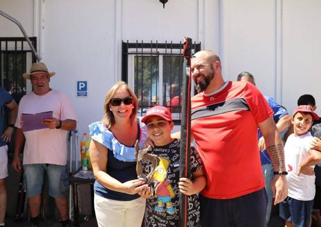 Imagen secundaria 1 - Rodrigo Martín, Erik Sanguino y Daniel Sánchez ganan el concurso de pesca infantil