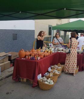 Imagen secundaria 2 - Taller de alfarería para los más pequeños y exposiciones.
