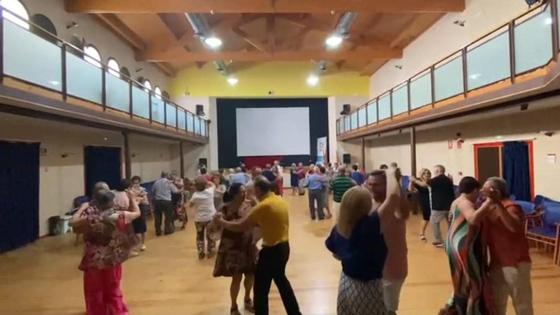 Fiesta y convivencia durante el Encuentro de Pensionistas de Arroyo de la Luz